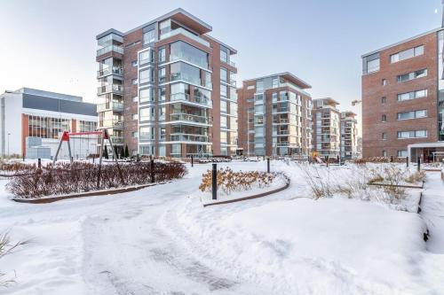 Tyylikas yksio Aurajoen rannalla kera autopaikan in Turku Harbour