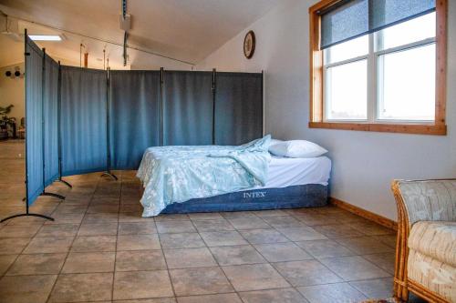 Bright Shipshewana Gem with Shuffleboard Table! in Shipshewana, USA