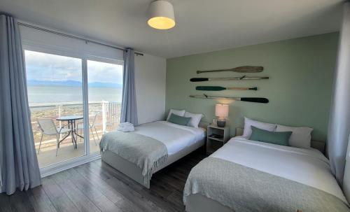 2 double beds