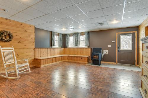 Snowmobiling On-Site Secluded Vermont Getaway