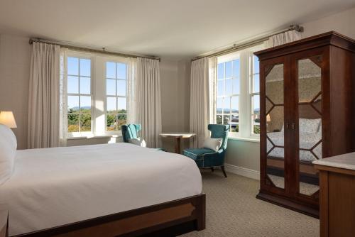 636277628 Hotel Roanoke & Conference Center, Curio Collection by Hilton
