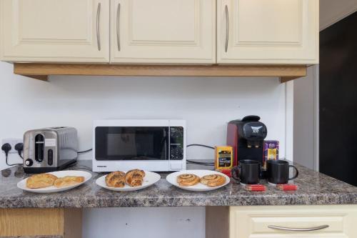 设施服务, 3BR, Leamington Spa, Central, Driveway, WiFi in 利明顿温泉镇