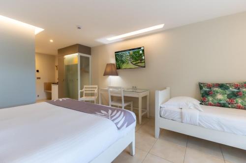 Comfort Triple Room with Garden View image 4