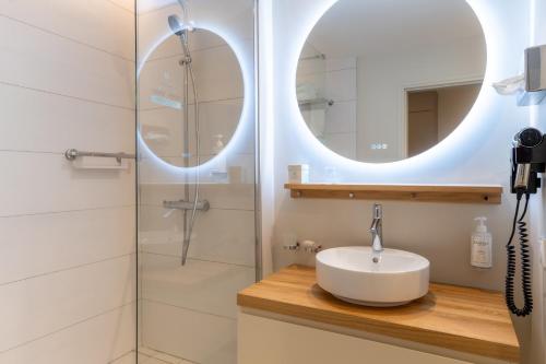 Comfort Triple Room with Garden View image 1