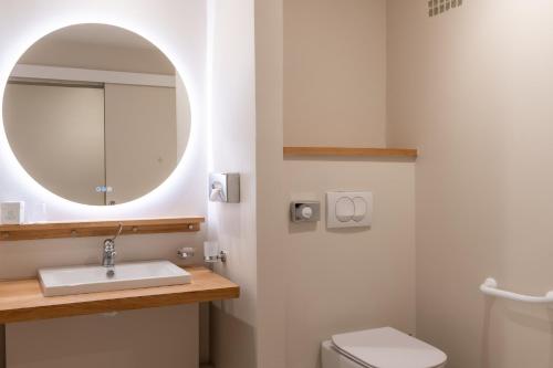 Comfort Triple Room with Garden View image 2