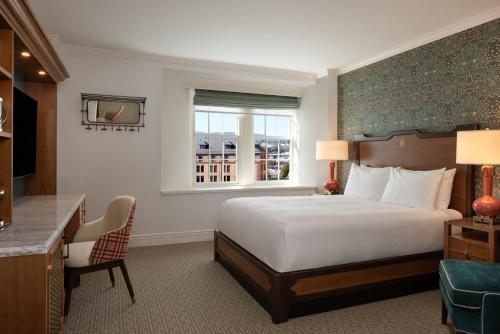 636279922 Hotel Roanoke & Conference Center, Curio Collection by Hilton