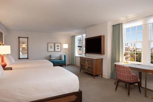 Hotel Roanoke & Conference Center, Curio Collection by Hilton