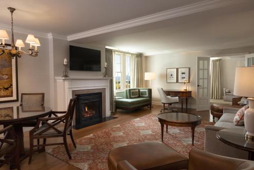 Hotel Roanoke & Conference Center, Curio Collection by Hilton