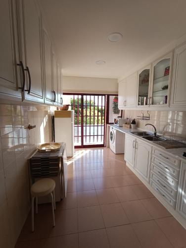 ห้องครัว, GREEN GARDEN APARTMENT IN ODIVELAS in โอดิเวลาส