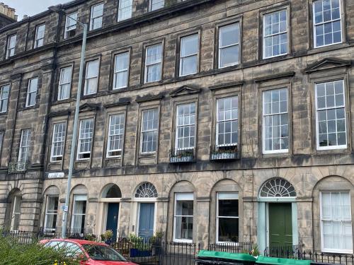 Georgian 4 Bedroom 3 Bathroom New Town Apartment, Edimburgo (foto 3)