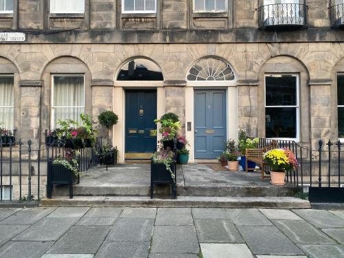 Georgian 4 Bedroom 3 Bathroom New Town Apartment