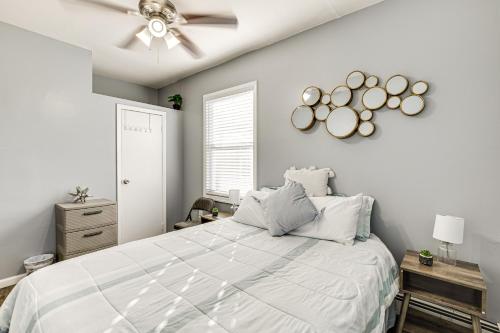 1 Mi to Downtown Newark Urban Escape!