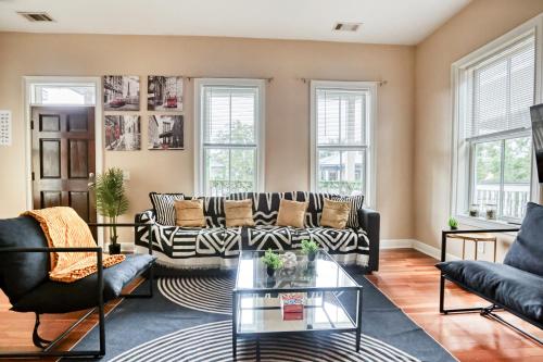 5min to DT - King Beds - Parking - Telescope - Private Balcony