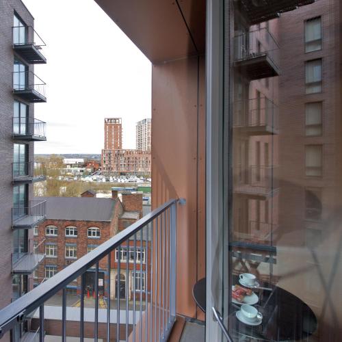 Stylish 1-Bed Apartment Near City Centre, MediaCityUK, Spinningfields, Old Trafford & Etihad, Sleeps 4, Netflix, Gym, Balcony, Nespresso Machine, Ideal for Professionals & Extended and Short Stays!, Manchester (zdjęcie 9)