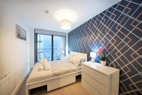 Stylish 1-Bed Apartment Near City Centre, MediaCityUK, Spinningfields, Old Trafford & Etihad, Sleeps 4, Netflix, Gym, Balcony, Nespresso Machine, Ideal for Professionals & Extended and Short Stays!, Manchester (zdjęcie 4)
