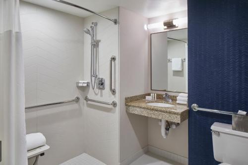 King Room with Roll-in Shower - Mobility and Hearing Accessible