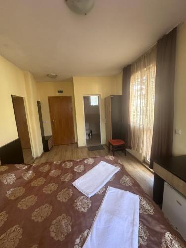 2 twin beds
