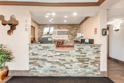 American Inn & Suites Metro Airport in Romulus, USA