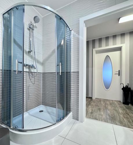 One-Bedroom Apartment with City View image 10
