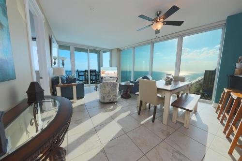 Island Tower 25th Floor Corner Condo - Amazing Views! – khách sạn tại Little Lagoon