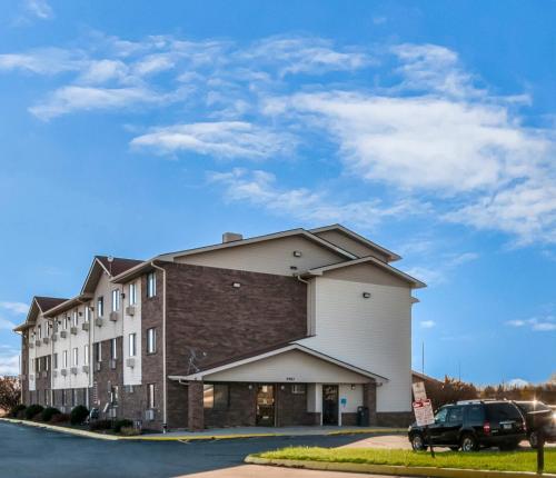 American Inn & Suites Metro Airport in Romulus, USA