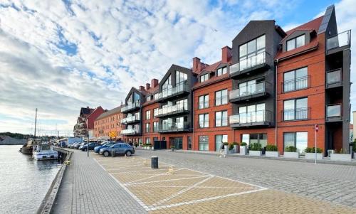 One-Bedroom Apartment with City View image 1