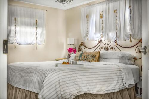 Beach Cottage with heated pool just off Siesta Key in Sarasota, USA