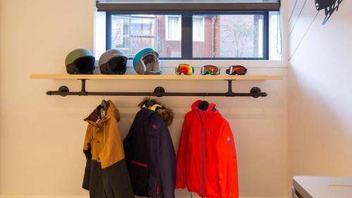 Tonic Lodge- Hot Tub- BBQ- Free Parking- AC - image 2