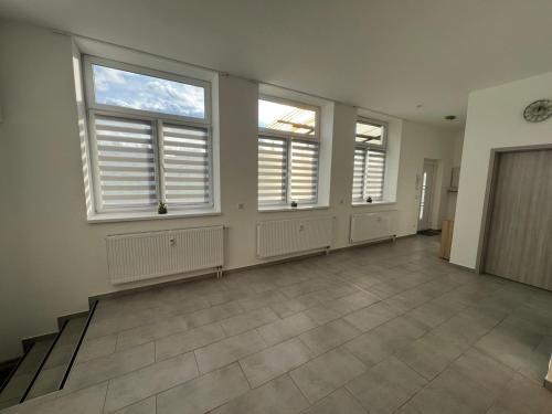 Grosse Möblierte Wohnung Zu Vermieten an der BAB 15 (Grosse Moblierte Wohnung Zu Vermieten an der BAB 15) in 闊克威茲