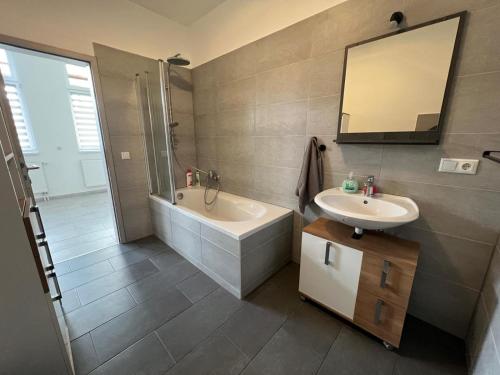 Grosse Möblierte Wohnung Zu Vermieten an der BAB 15 (Grosse Moblierte Wohnung Zu Vermieten an der BAB 15) in 闊克威茲