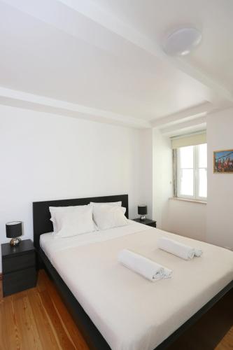 1 queen bed, 1 sofa bed