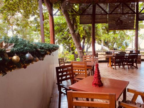 Restaurant, Sunmoon Beach Resort Likupang Timur in Kalinaun