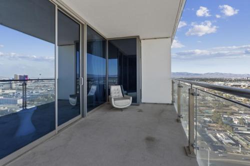 The Celine Riviera Suite at Palms Place - image 4