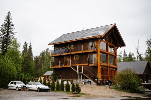 River Safari Eagles Nest in บลูริเวอร์ (BC)