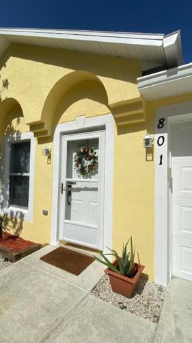 Family friendly paradise Pool Home! in Palm Bay, USA