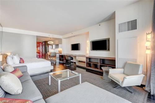 Beautiful Strip-View BALCONY ACCESS Studio 31318 Beautiful Strip-View BALCONY ACCESS Studio 31318