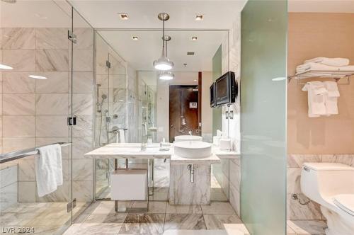 Beautiful Strip-View BALCONY ACCESS Studio 31318 Beautiful Strip-View BALCONY ACCESS Studio 31318