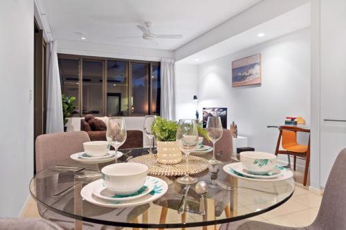 Zen By The Sea 1BR Seaview with Pool - Balcony Dining, Дарвин (фото 7)