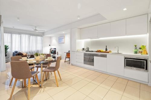 Zen By The Sea 1BR Seaview with Pool - Balcony Dining, Дарвин (фото 10)