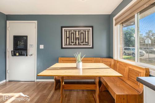 Two Incredible Homes - 07 Miles Apart Two Incredible Homes - 07 Miles Apart