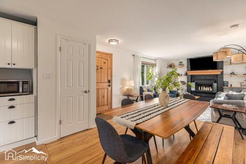 Two Incredible Homes - 07 Miles Apart Two Incredible Homes - 07 Miles Apart