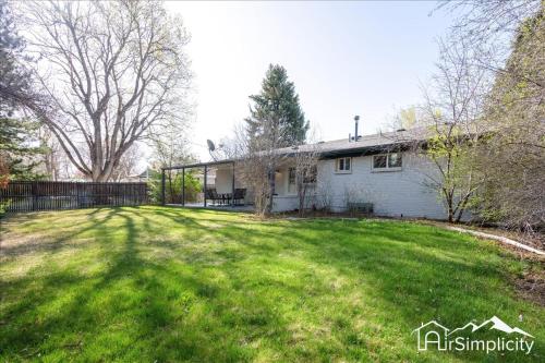 Two Incredible Homes - 07 Miles Apart Two Incredible Homes - 07 Miles Apart