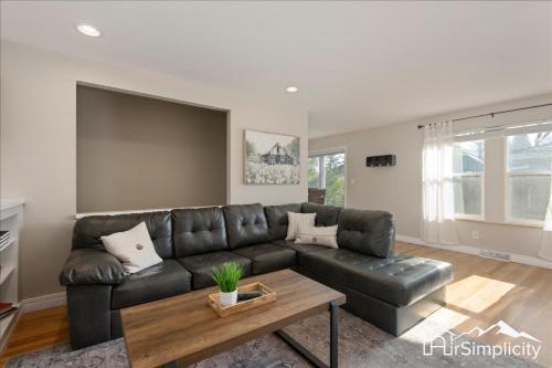 Two Incredible Homes - 07 Miles Apart Two Incredible Homes - 07 Miles Apart