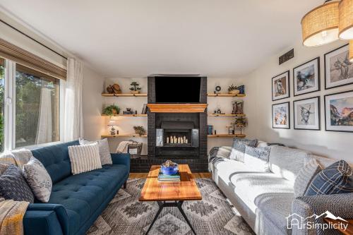 Two Incredible Homes - 07 Miles Apart Two Incredible Homes - 07 Miles Apart