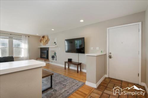 Two Incredible Homes - 07 Miles Apart Two Incredible Homes - 07 Miles Apart