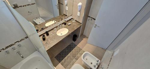 One-Bedroom Apartment image 1