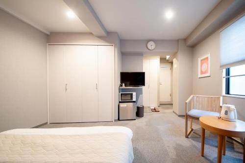 Standard Double Room image 6