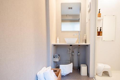 Standard Double Room image 7