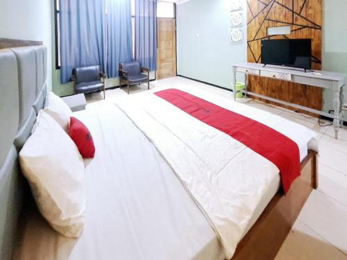 RedDoorz near Stadion Semeru Lumajang Jawa Timur in Lumadžanga
