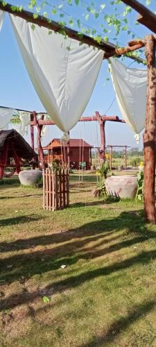ทัศนียภาพภายนอกโรงแรม, Takheav Natural Bungalow Sra'Saem in จอมกะสาน (พระวิหาร)